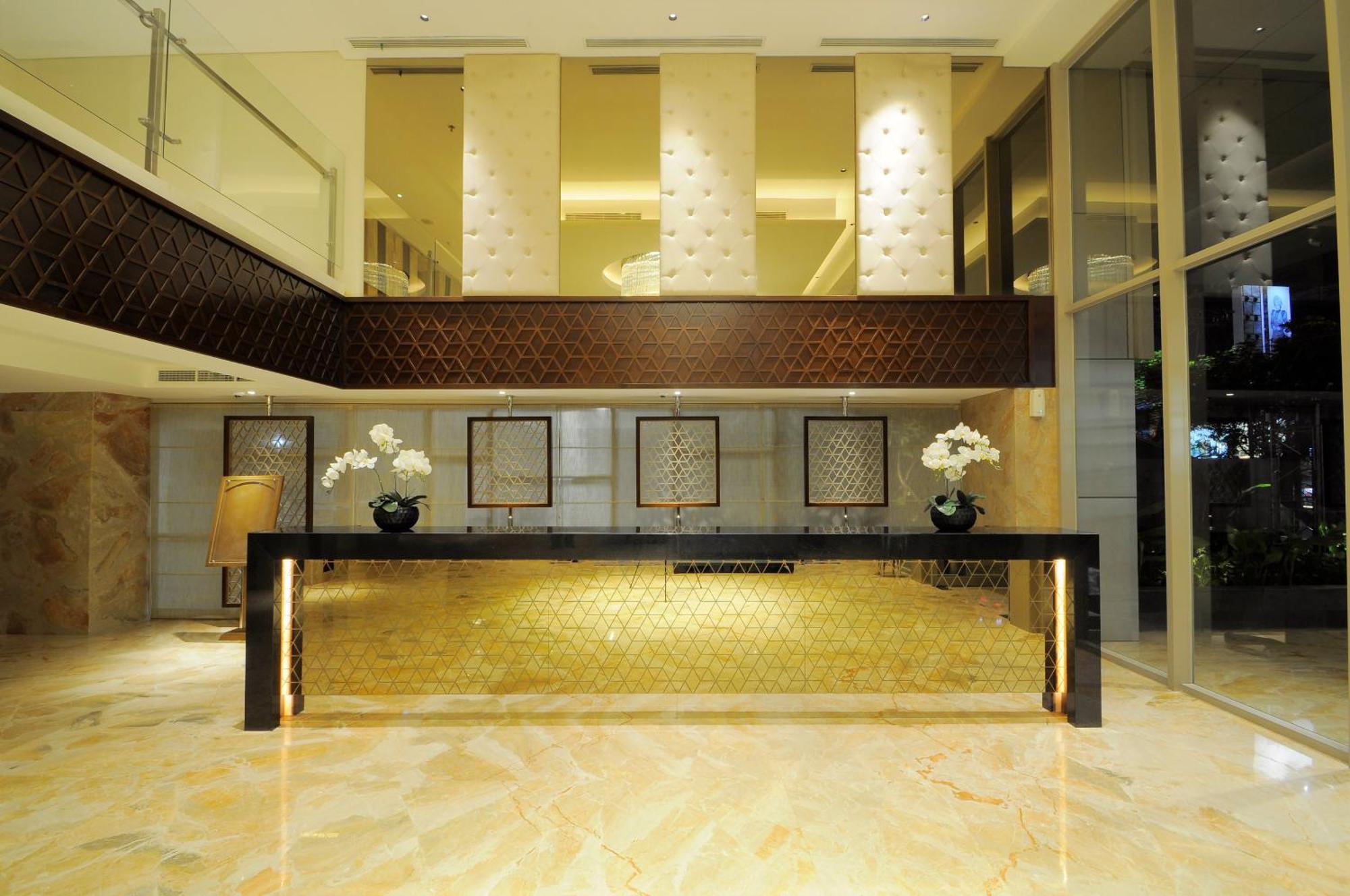 Louis Kienne Hotel Pandanaran Semarang Luaran gambar