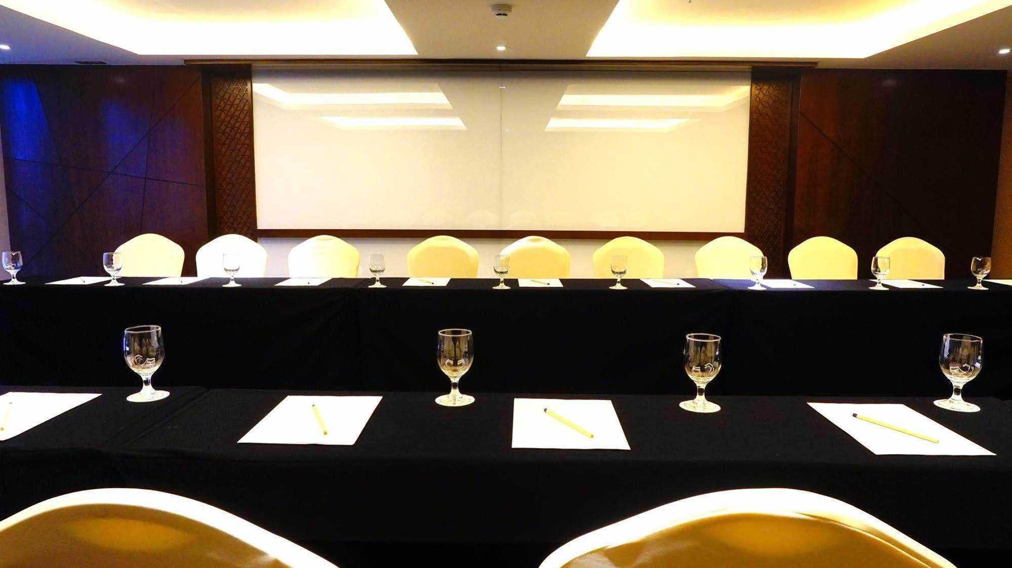 Louis Kienne Hotel Pandanaran Semarang Luaran gambar
