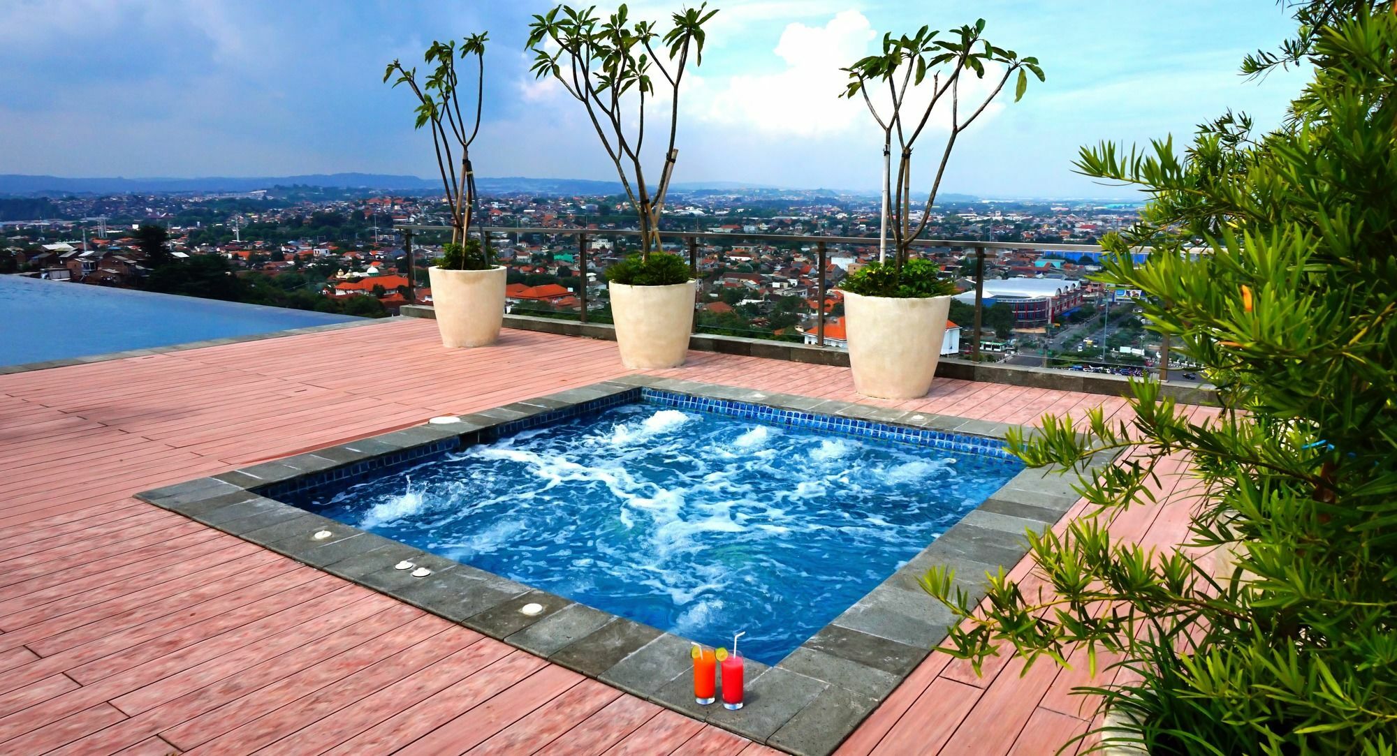 Louis Kienne Hotel Pandanaran Semarang Luaran gambar